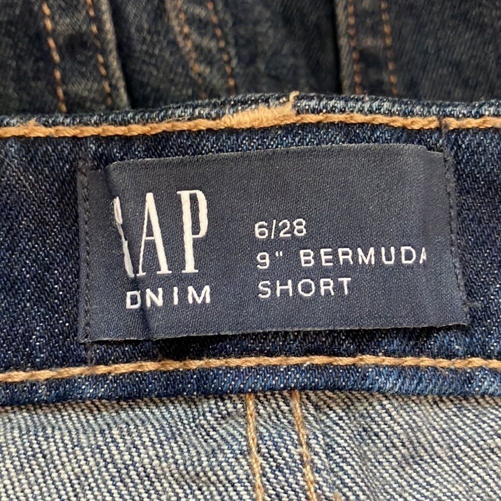 Women's Gap 9" Bermuda Short Size 6/28 Dark Wash Roll up denim jean shorts - Picture 7 of 8